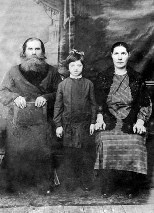 о. Роман Алькин с матушкой Анной и дочерью 
